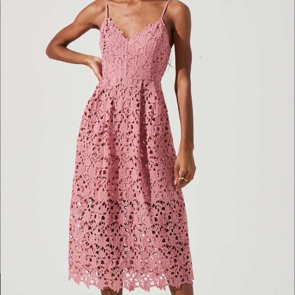 ASTR LACE A LINE MIDI DRESS - NWT
